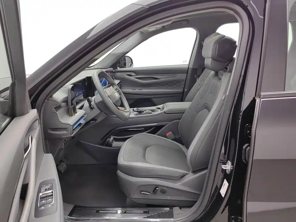 Фото 10 - Ford Edge