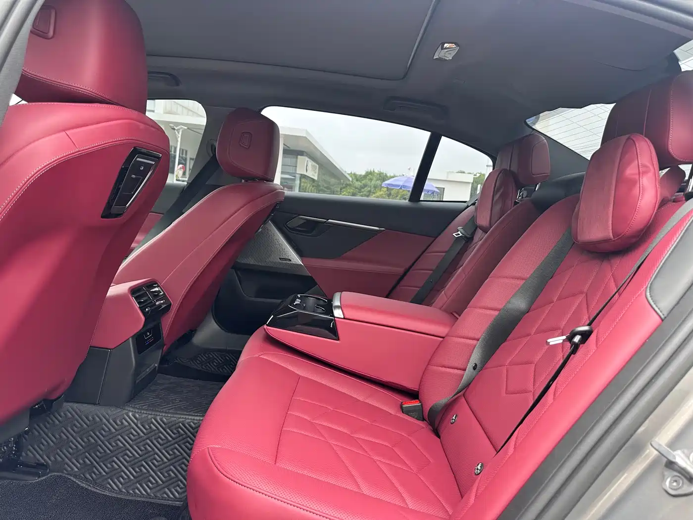 BMW 5 Series 2024 530Li Leading M Sport Package фото 9