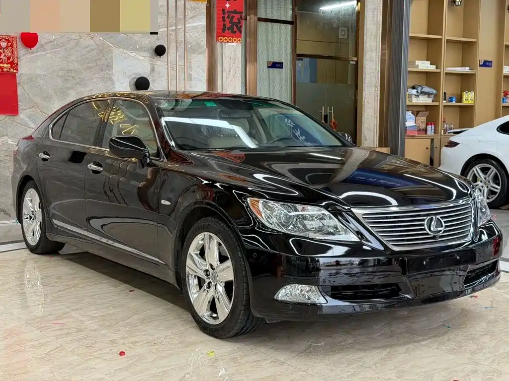 Фото 2 - Lexus LS