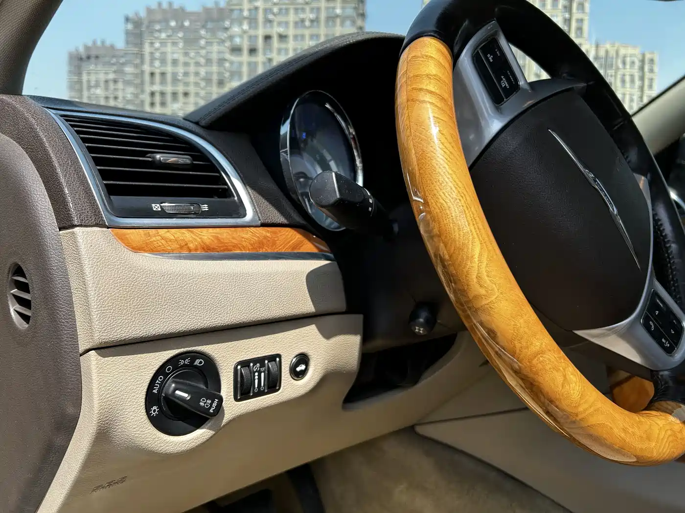 Chrysler 300C (Import) 2014 2013 Model 3.6L Premium Comfort Edition
