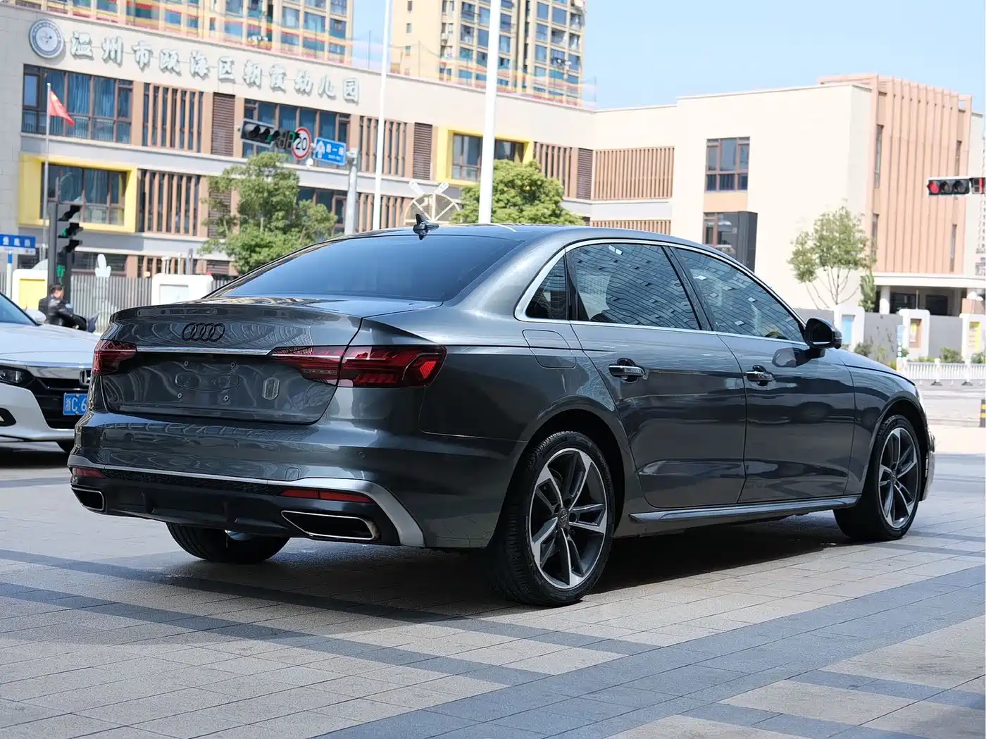 Audi A4L 2021 40 TFSI Premium Life Edition фото 14