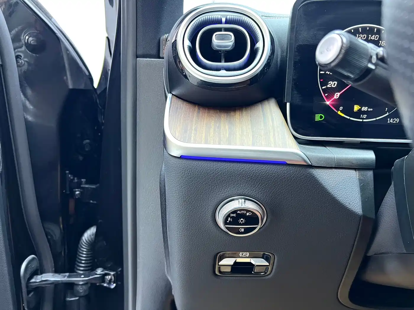 Mercedes-Benz GLC 2024 GLC 300 L 4MATIC Dynamic 5-seater фото 13