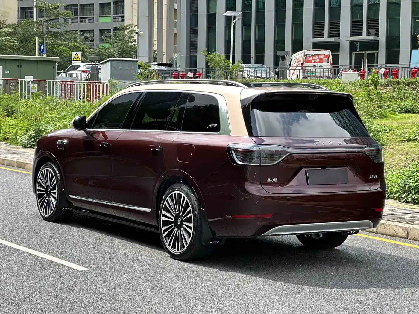 AITO Wenjie AITO M9 2025 Extended Range Max 52kWh 6-Seater фото 5