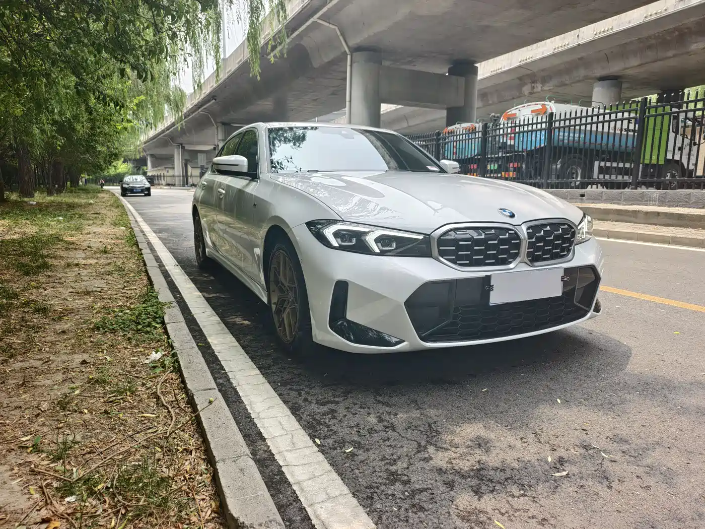 BMW 3 Series 2023 325Li M Sport Package фото 3