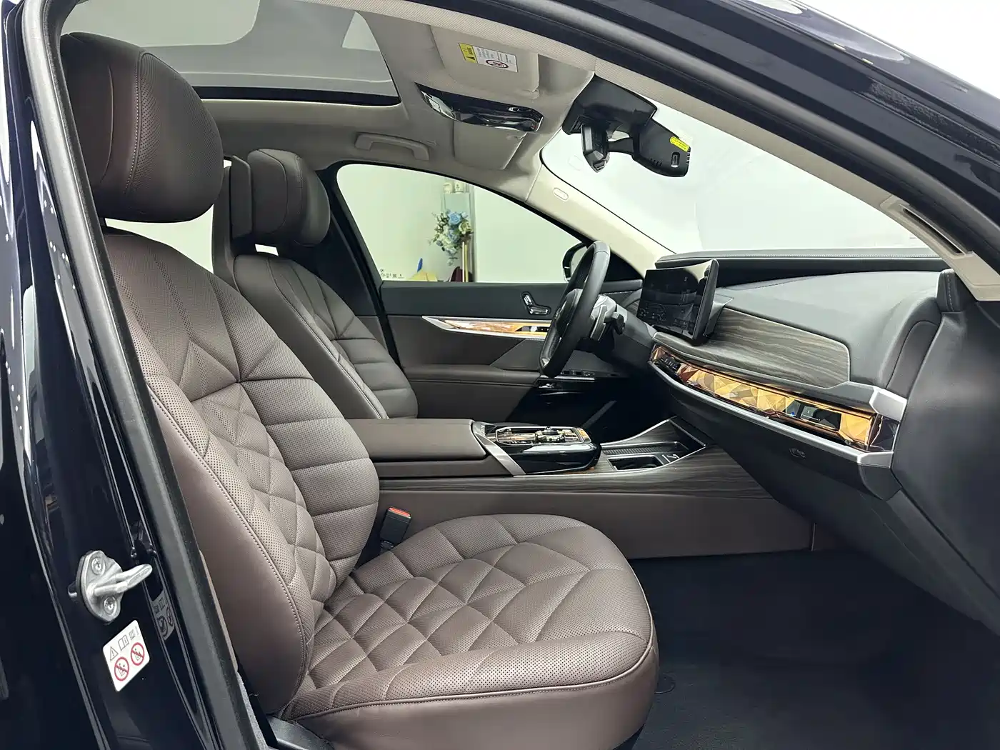 BMW 7 Series 2023 Model 735Li Luxury Package фото 13