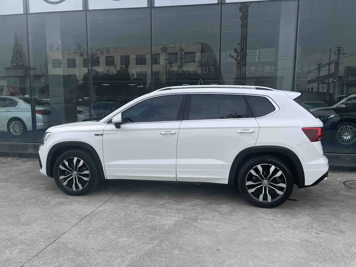Volkswagen Tharu 2021 Model 280TSI 2WD R-Line фото 3