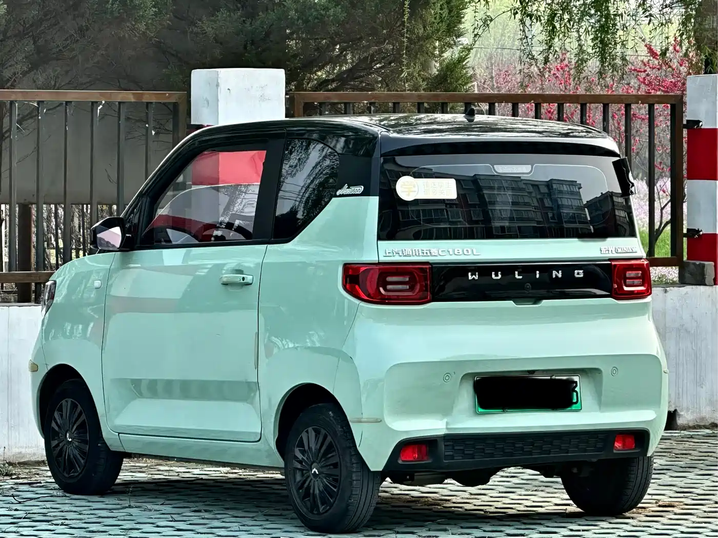 WULING AUTOMOBILE HONGGUANG MINIEV