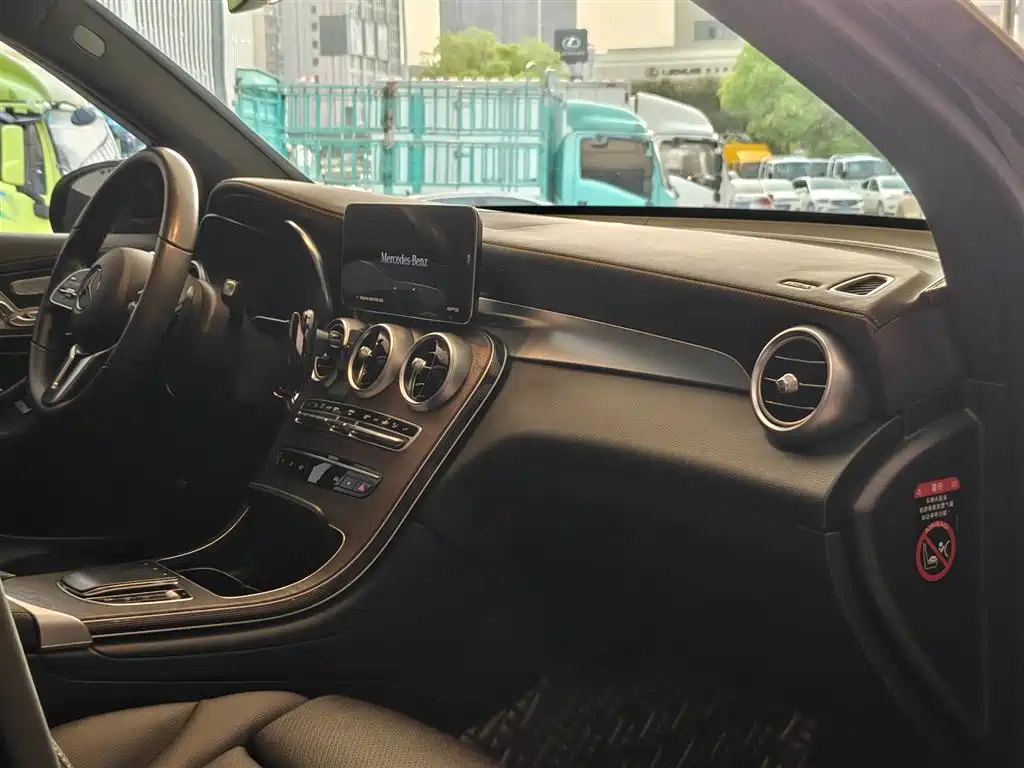 Mercedes-Benz GLC 2023 GLC 260 L 4MATIC Luxury 5-Seater фото 10