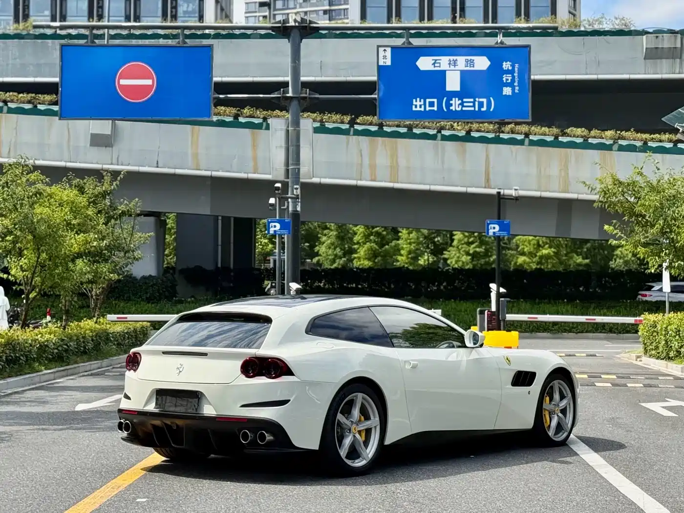 Ferrari GTC4Lusso 2019 2017 3.9T V8