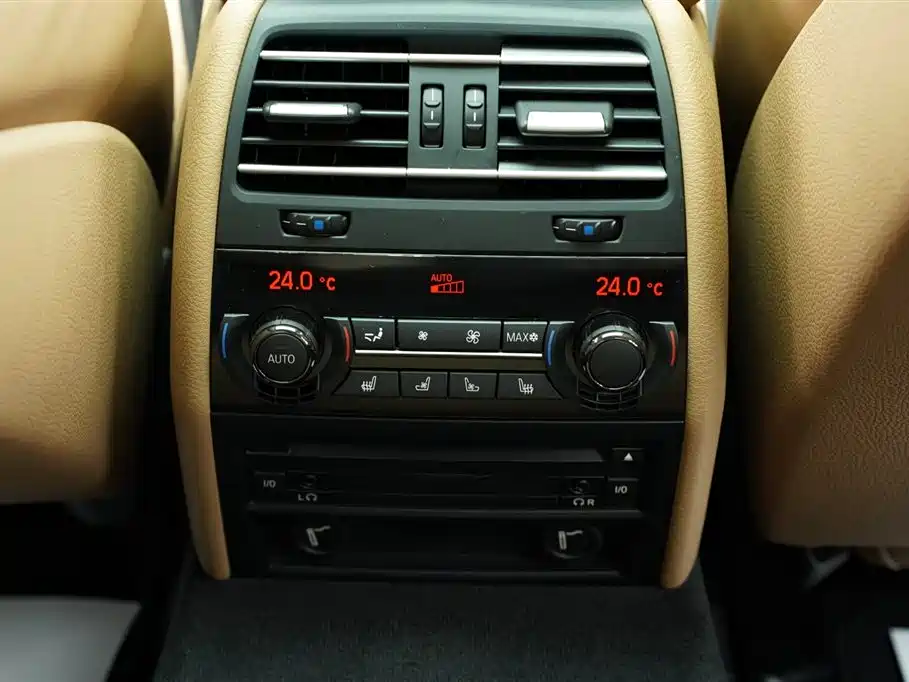 BMW 7 Series 2010 760Li фото 20