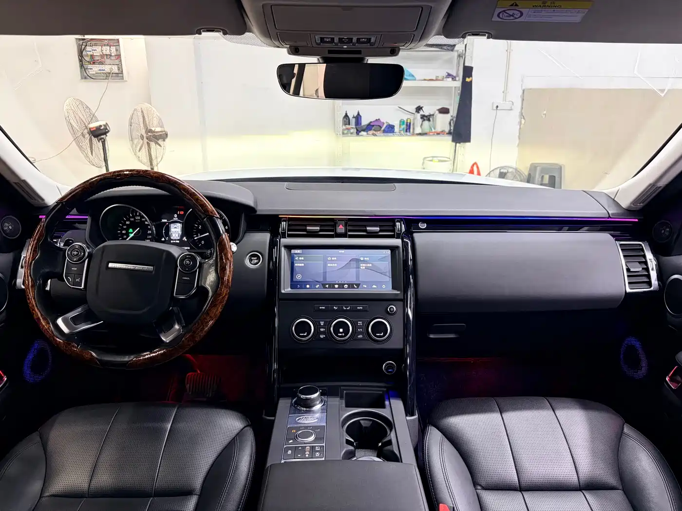 Land Rover Discovery 2018 2.0T SE фото 8