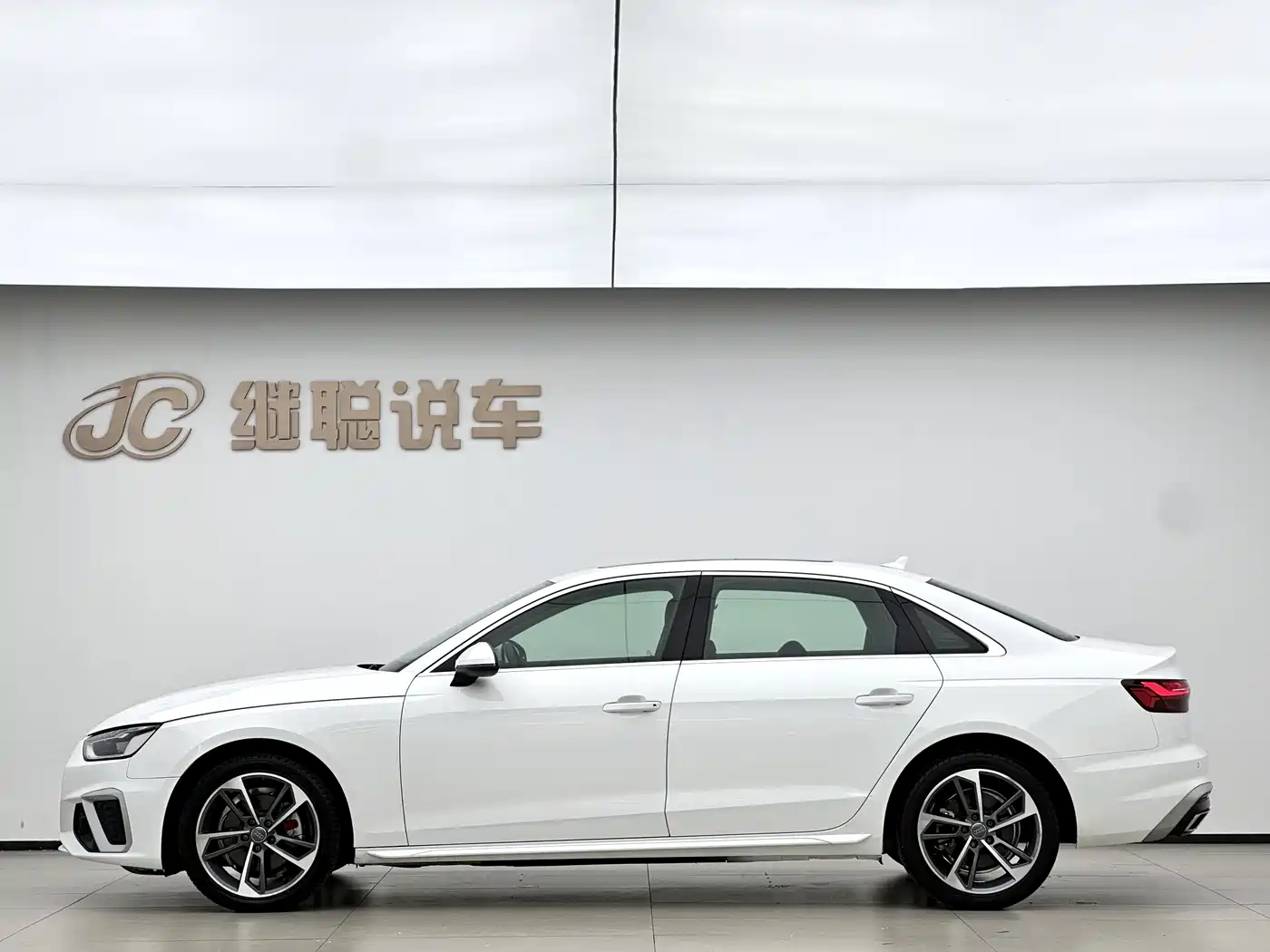 Audi A4L 2020 40 TFSI Fashion Dynamic Edition фото 3