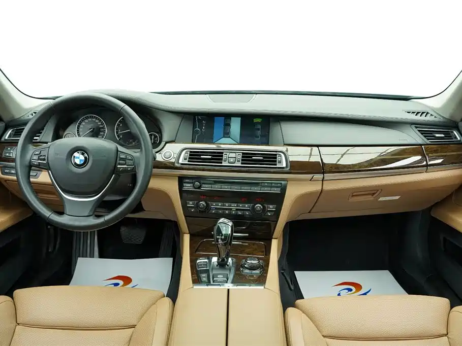 BMW 7 Series 2010 760Li фото 7