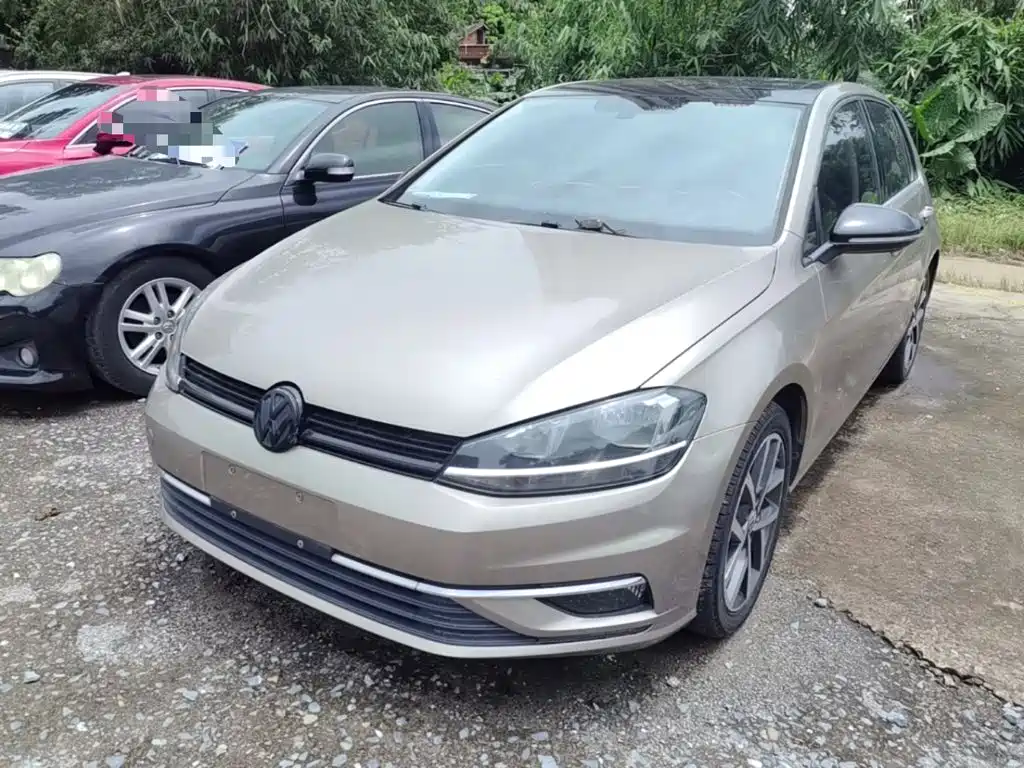 Photo 2 - Volkswagen Golf