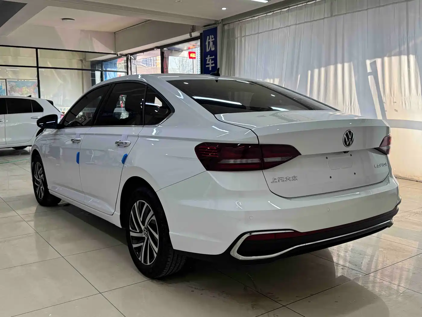 Volkswagen Lavida 2023 1.5L Auto Five Million Edition фото 4