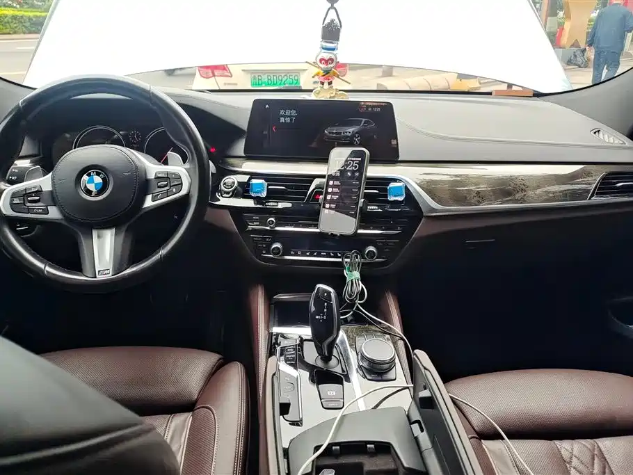 BMW 6 Series GT 2018 640i xDrive M Sport Package фото 12