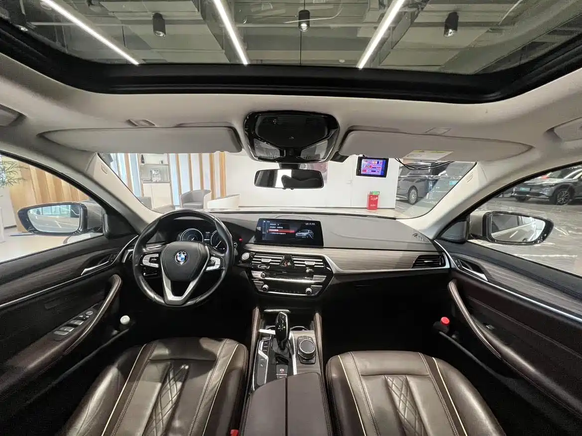 BMW 5 Series New Energy 2018 530Le Luxury Package фото 13