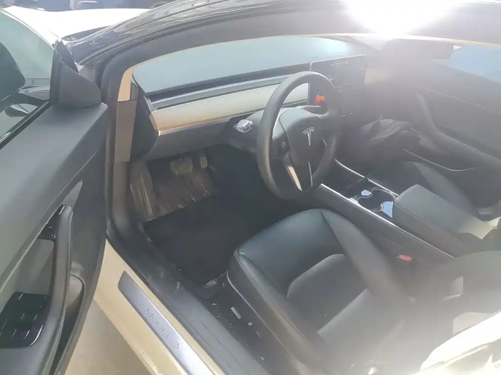 Фото 16 - Tesla Model 3
