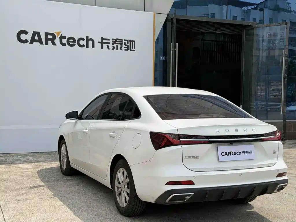 Фото 15 - Roewe i5