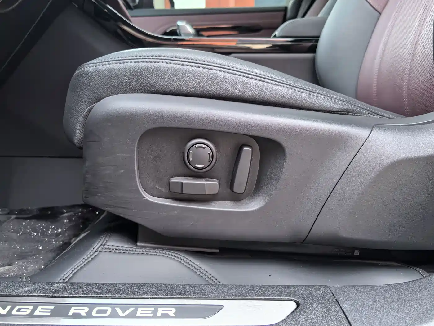 Land Rover Range Rover Evoque 2024 Range Rover Evoque L 249PS Light Master Edition фото 12
