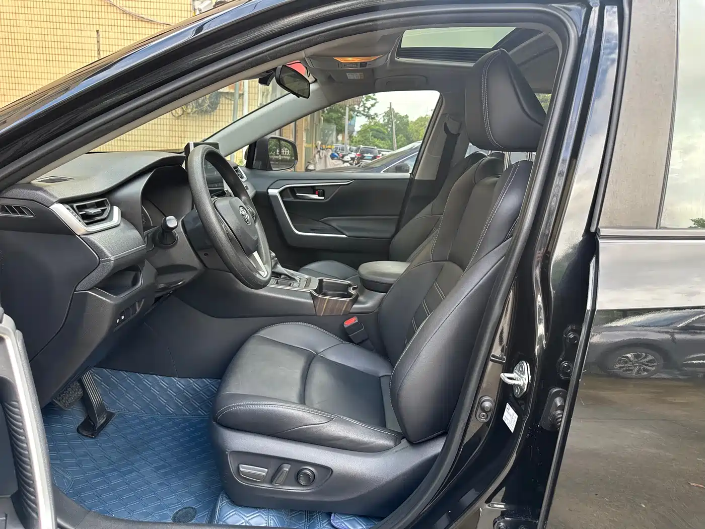 Toyota Wildlander 2020 Dual Engine 2.5L E-CVT FWD Luxury фото 8
