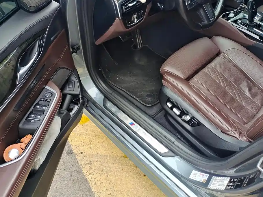 BMW 6 Series GT 2018 640i xDrive M Sport Package фото 9