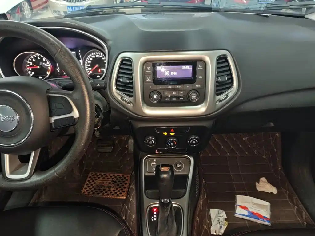 Фото 13 - Jeep Compass
