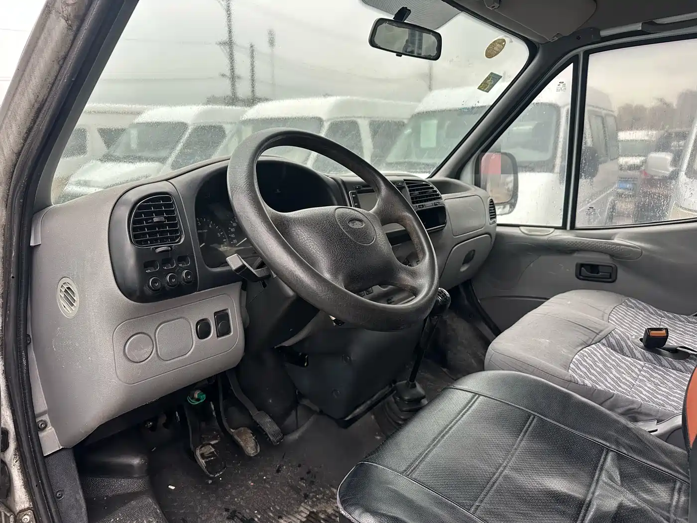 Ford Classic Transit 2016 2015 2.8T Diesel Short Wheelbase 6-Seater Mid-Roof MPV JX493ZLQ4