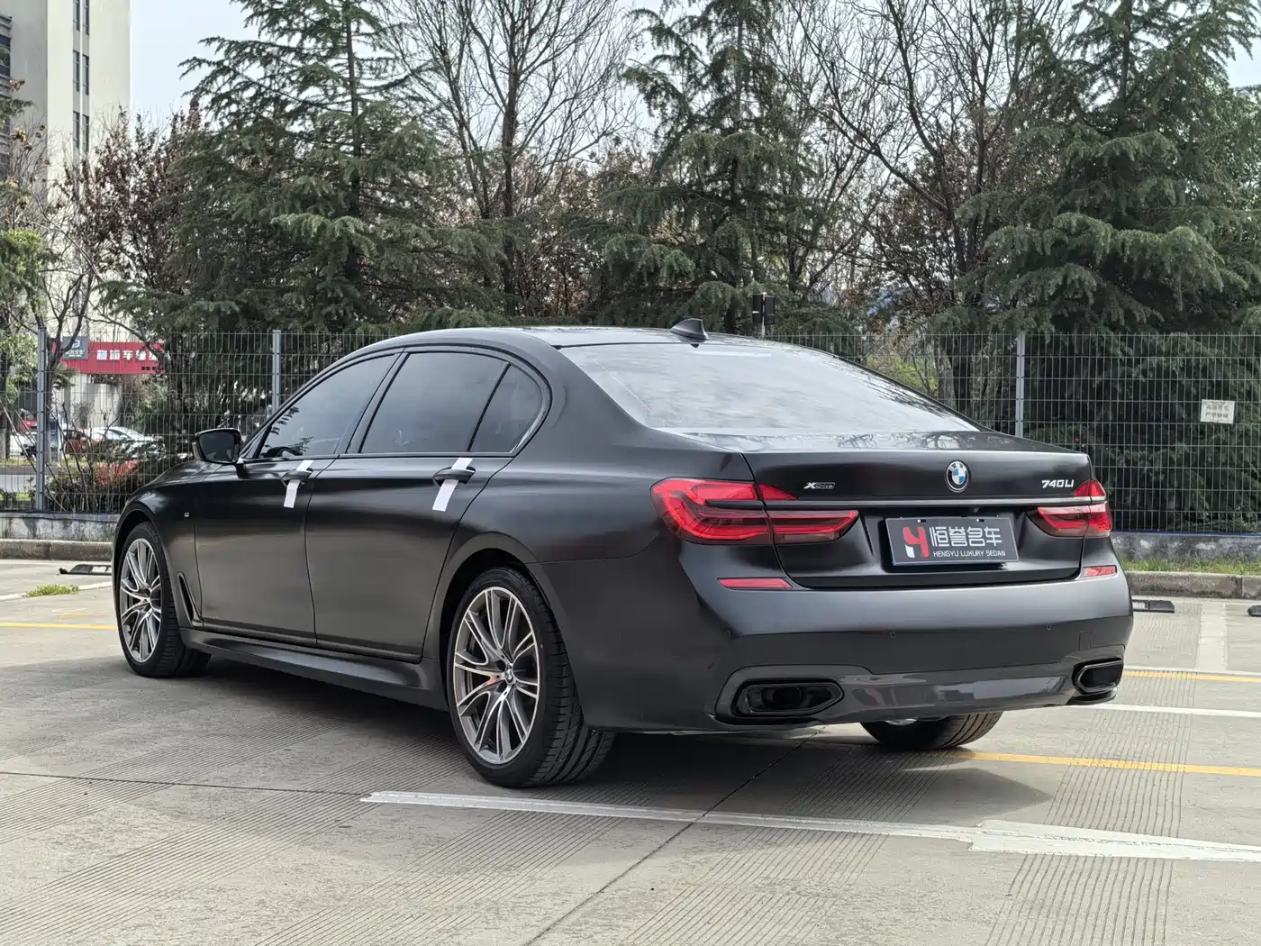 BMW 7 Series 2018 740Li xDrive Luxury M Sport Package Black Flame Edition фото 30