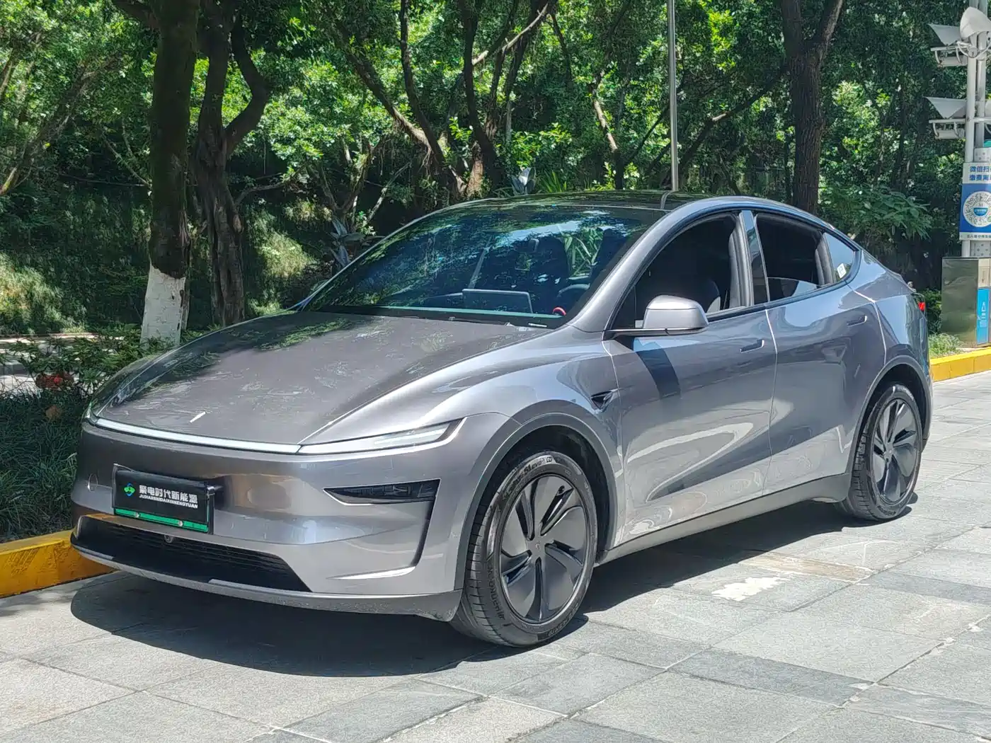 Tesla Model Y 2026 Long Range Rear-Wheel Drive