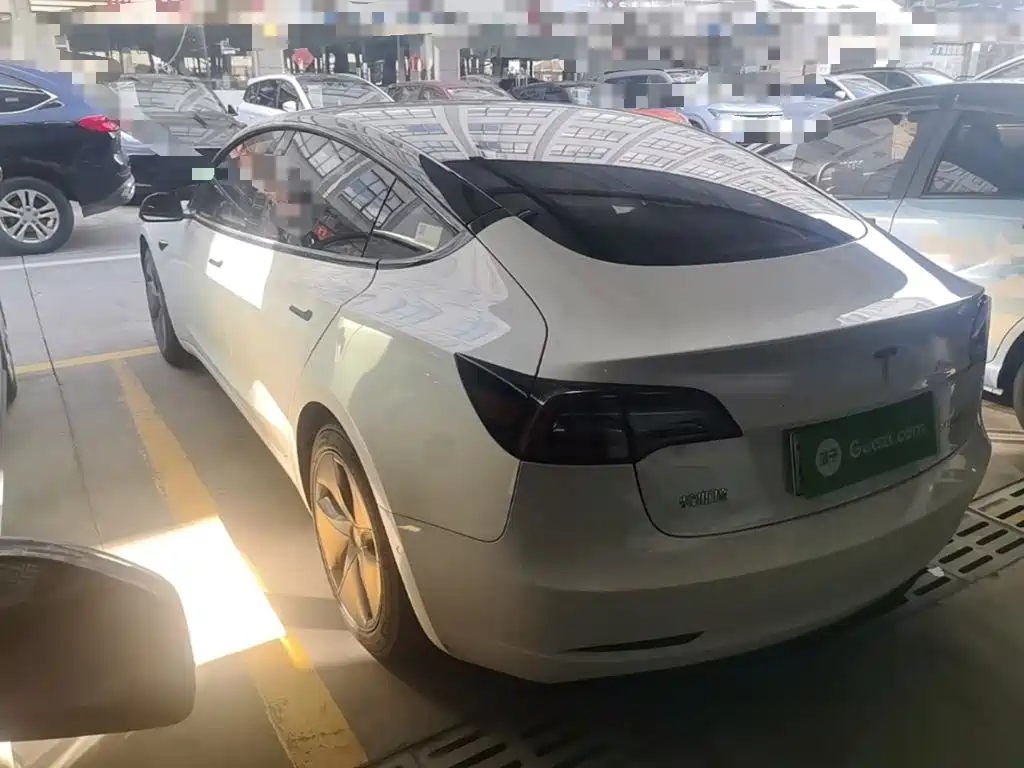 Фото 5 - Tesla Model 3