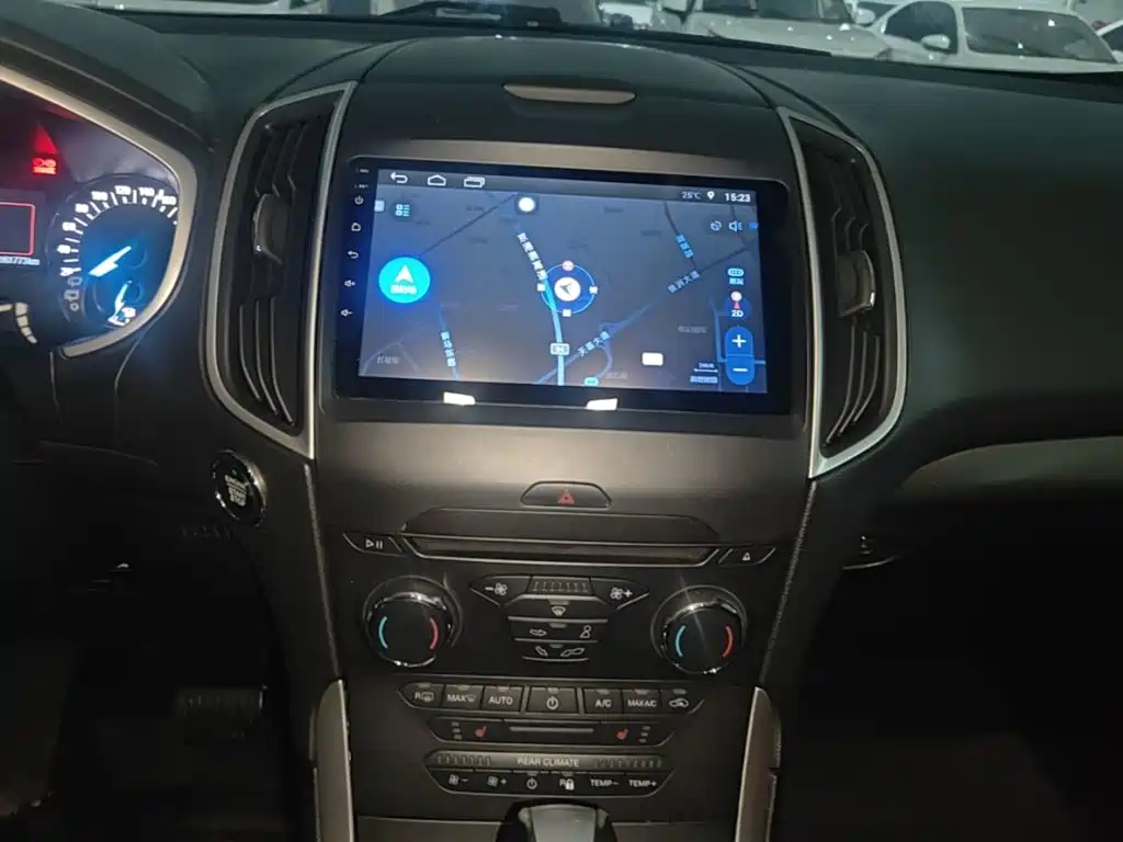 Фото 13 - Ford Edge