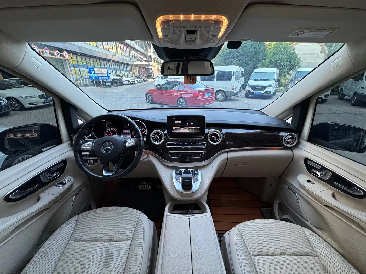 Mercedes-Benz V-Class 2017 Model V 260 Premium Edition фото 14