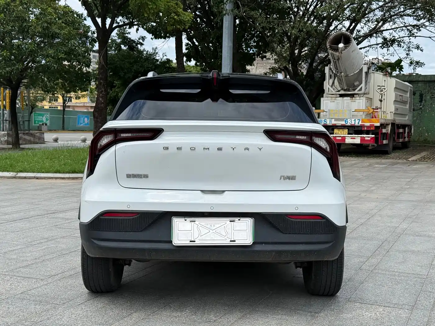 Фото 11 - Geely Geometry E Firefly