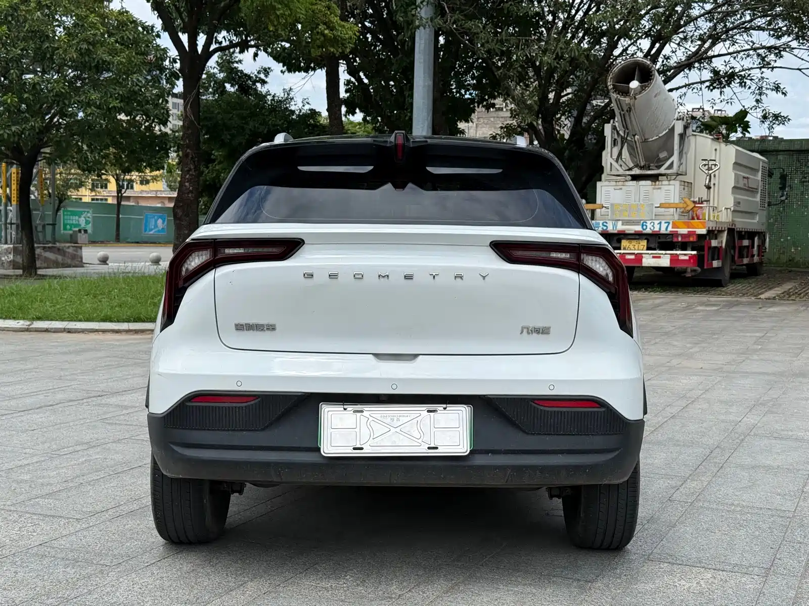Фото 11 - Geely Geometry E Firefly
