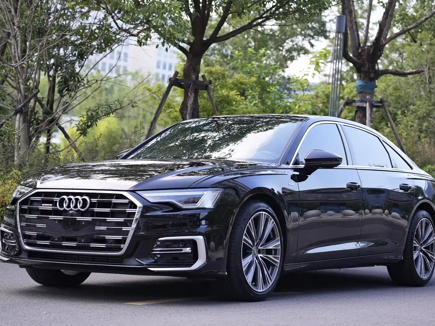 Фото 1 - Audi A6L