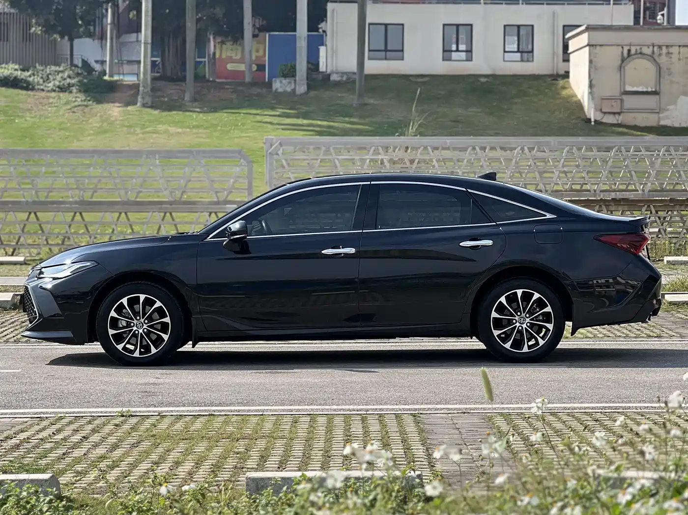 Toyota Avalon 2023 2.5L Luxury Edition фото 4