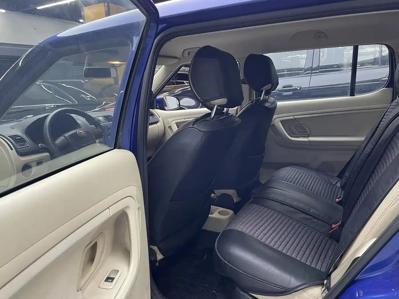Škoda Fabia 2012 1.4L Manual Crystal Edition фото 7