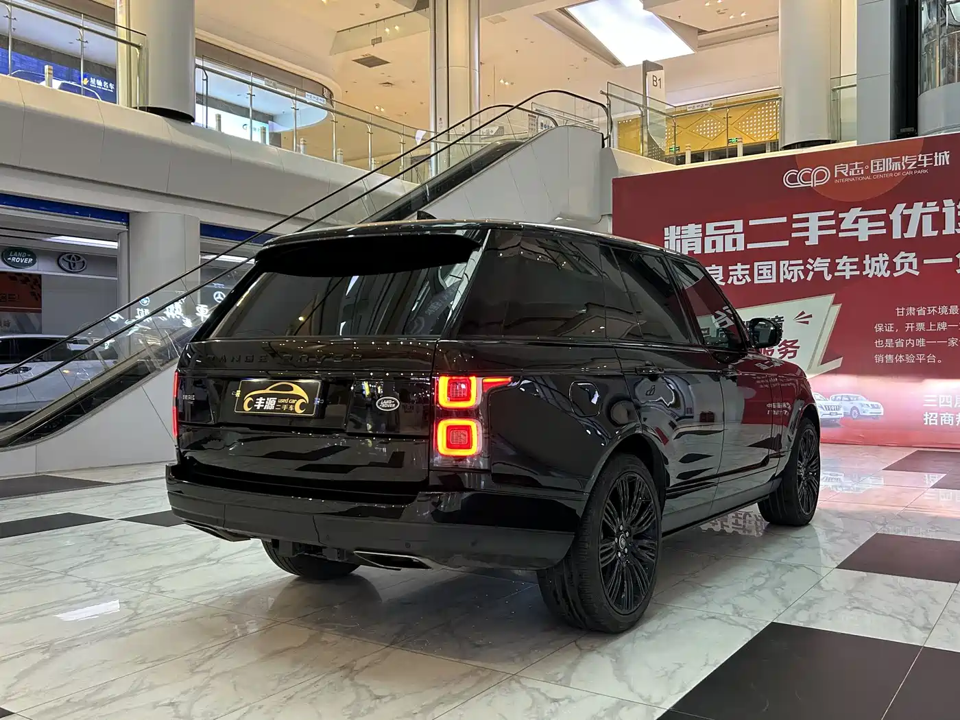Land Rover Range Rover 2022 3.0 L6 360PS Heritage Edition фото 24