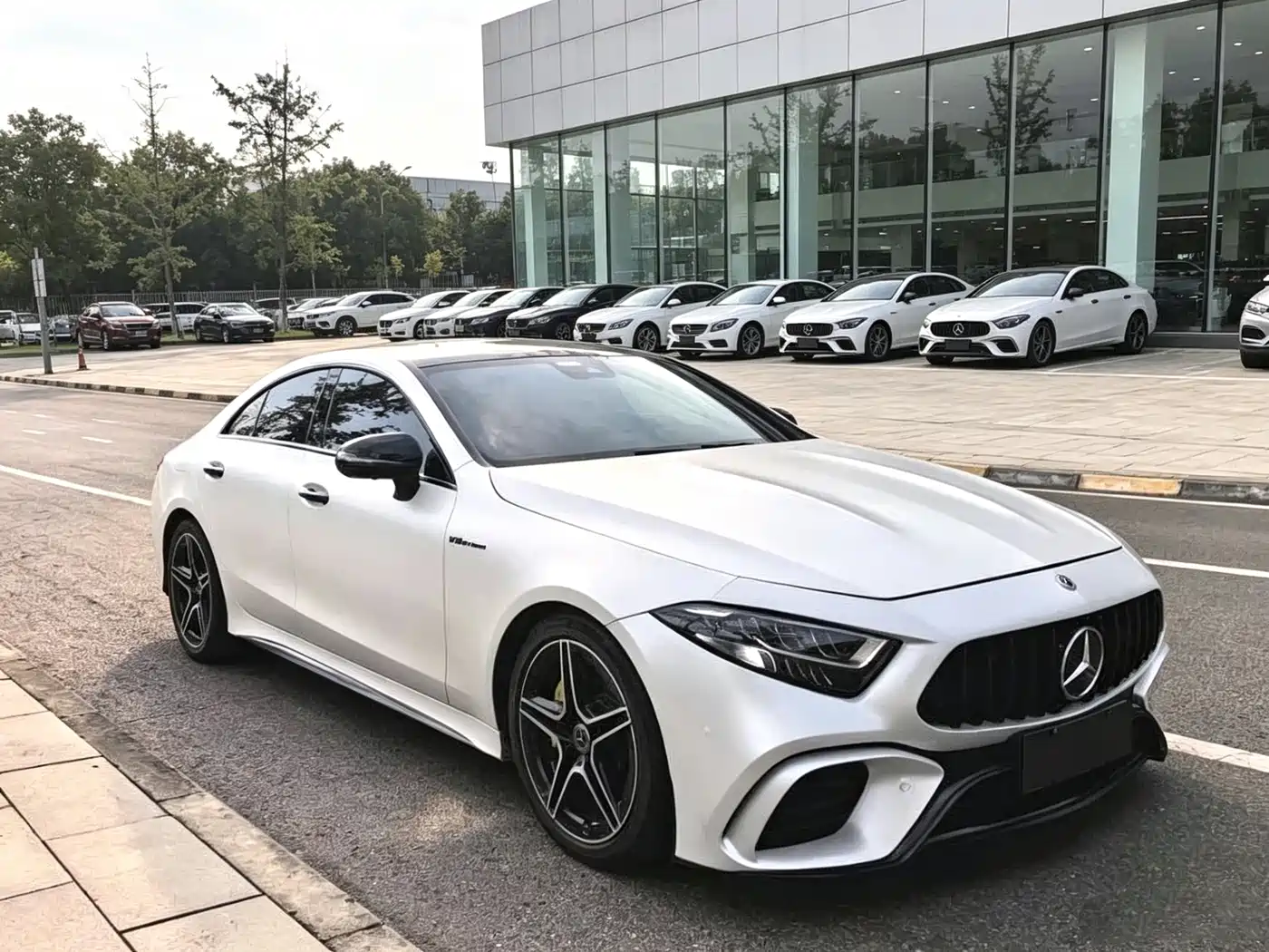 Photo 2 - Mercedes-Benz CLS
