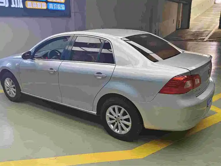 Volkswagen Bora 2012 1.6L Manual Comfort Value Edition фото 5