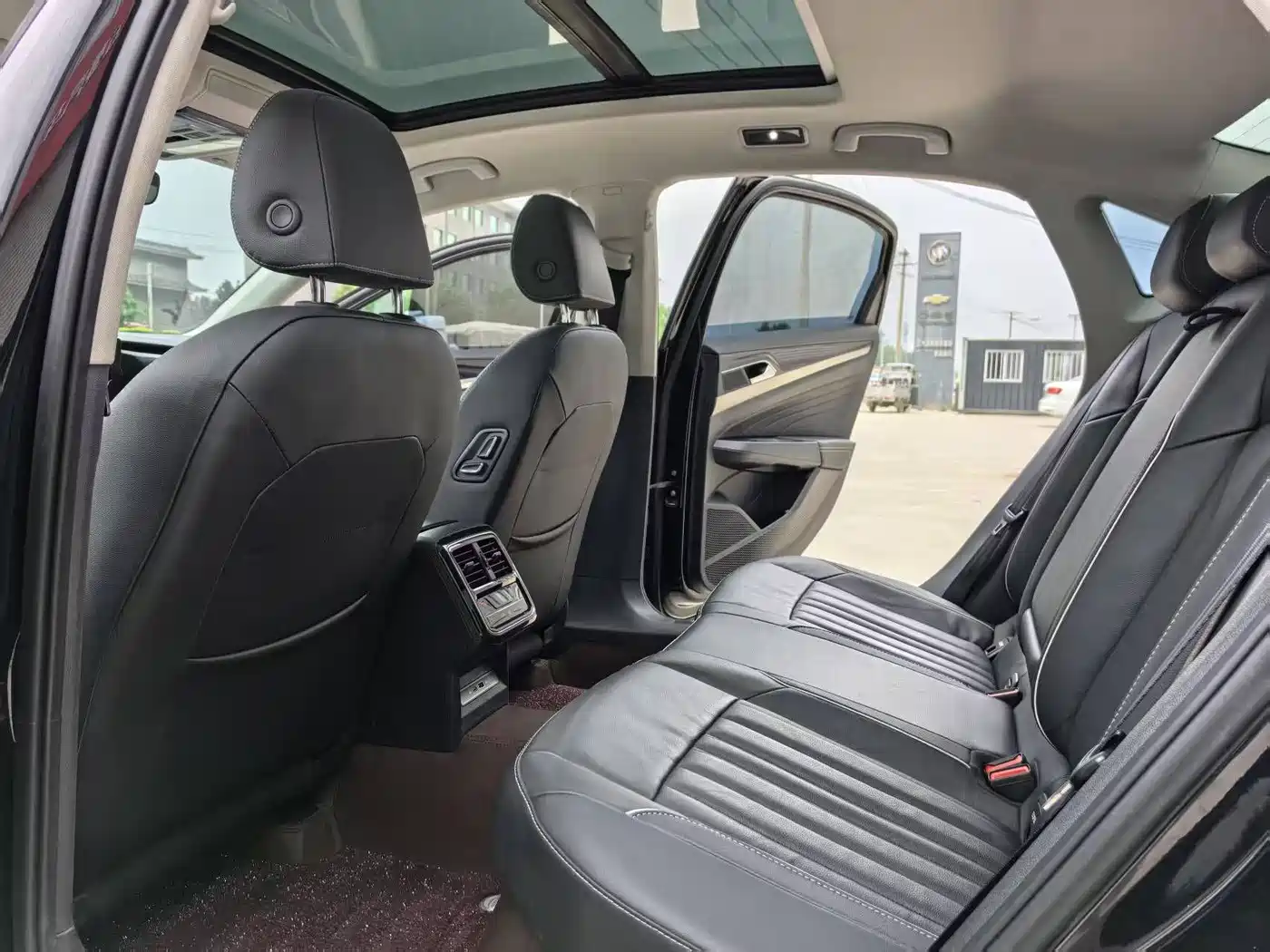 Volkswagen Passat 2023 330TSI Elite Edition фото 5