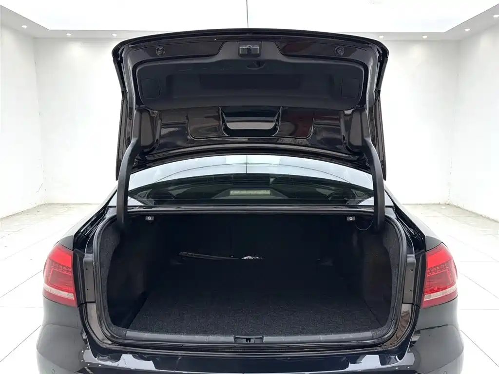 Volkswagen Passat 2015 1.8TSI Automatic Prestige Edition фото 24