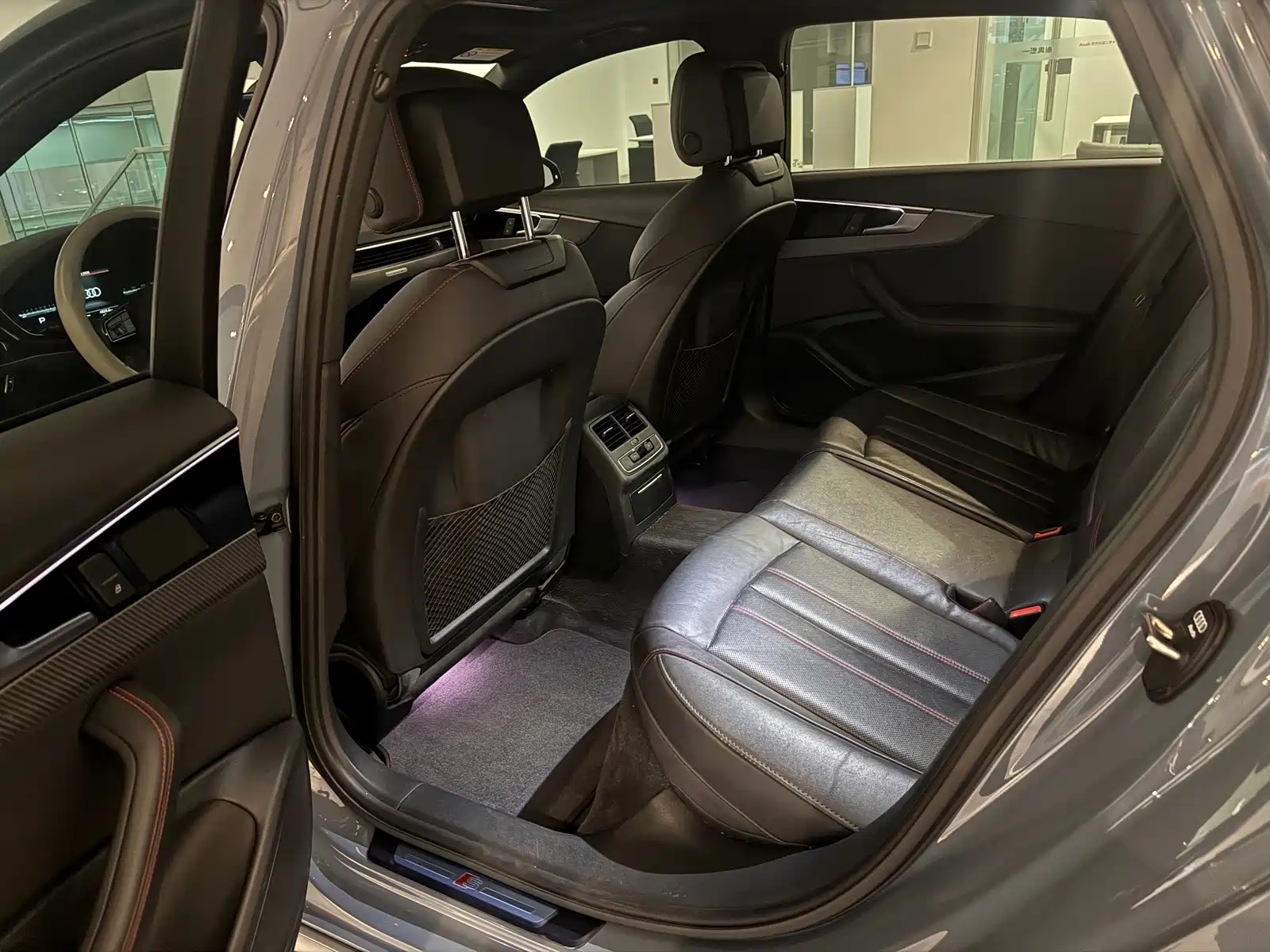 Фото 4 - Audi A4L