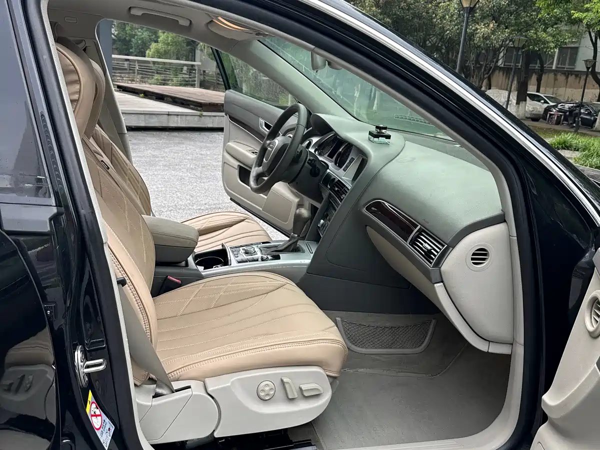 Audi A6L 2009 2.0 TFSI Automatic Standard фото 13