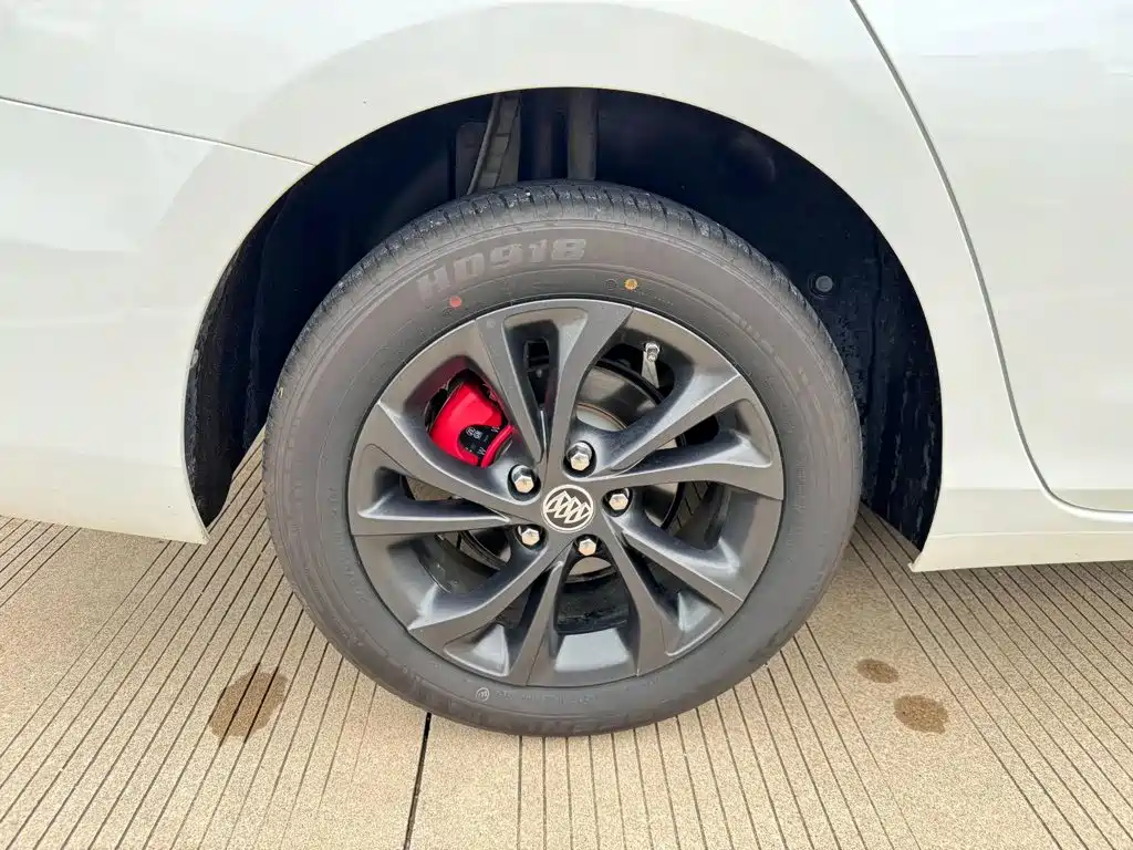 Photo 9 - Buick Verano