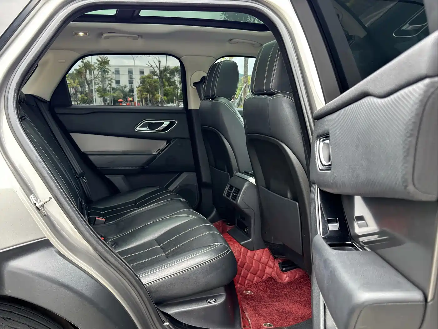 Фото 12 - Land Rover Range Rover Velar