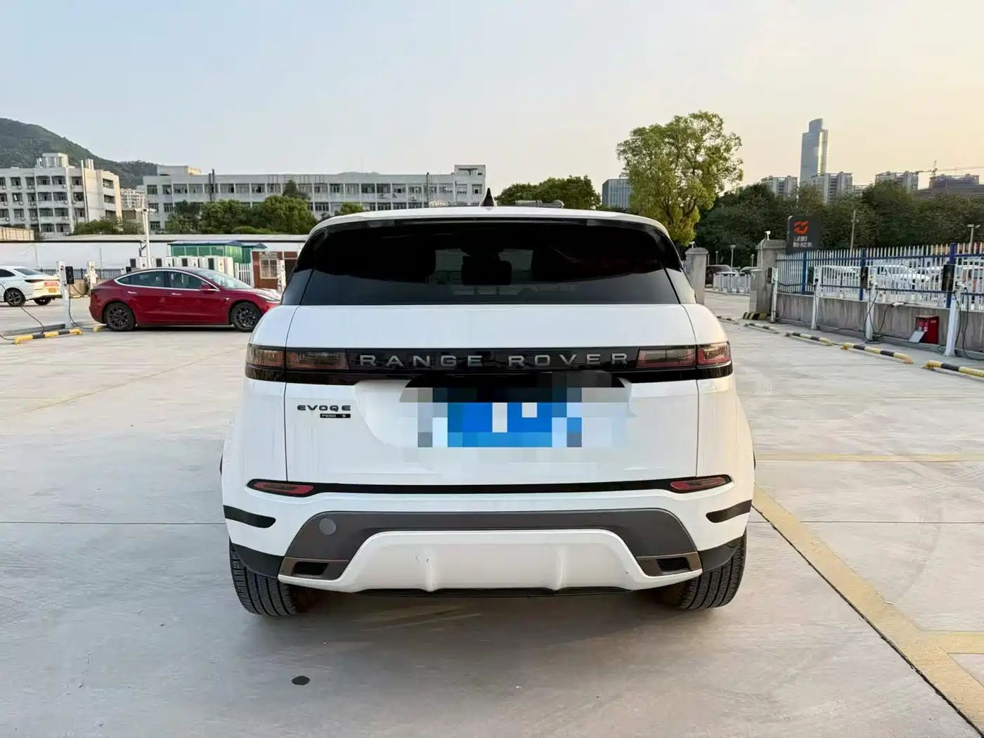 Land Rover Range Rover Evoque 2020 249PS R-DYNAMIC S Sport Edition фото 9