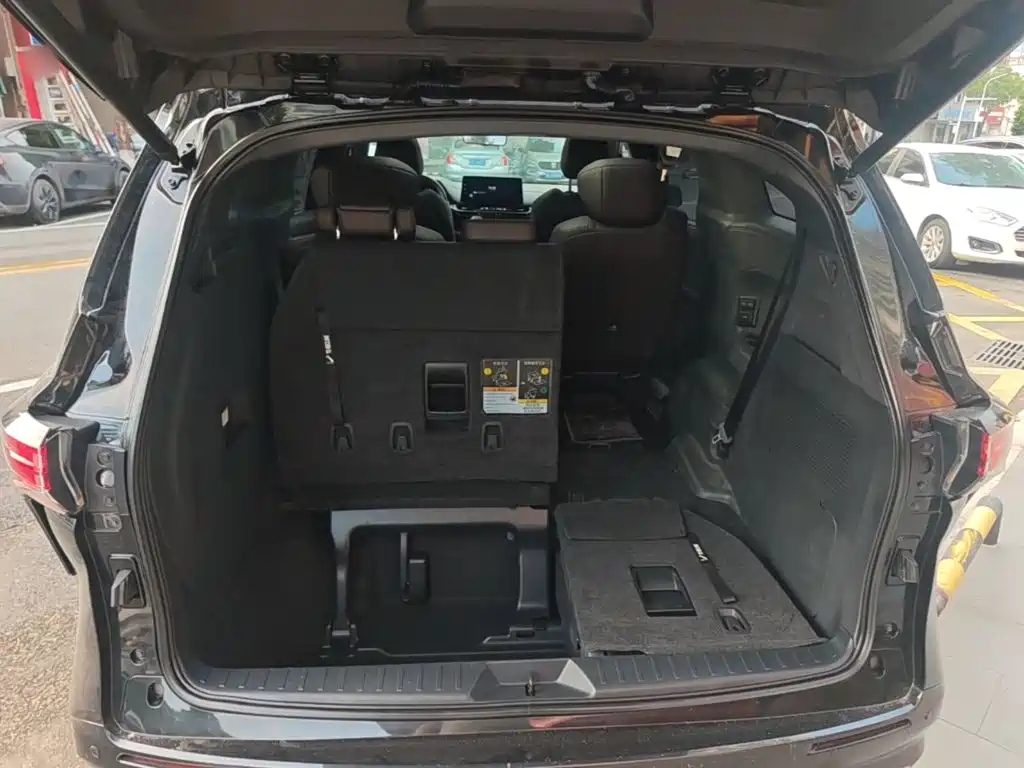 Photo 19 - Toyota Sienna
