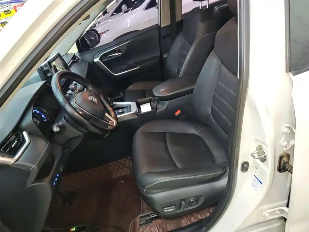 Toyota RAV4 Rongfang 2020 Hybrid 2.5L E-CVT 4WD Elite PLUS фото 15